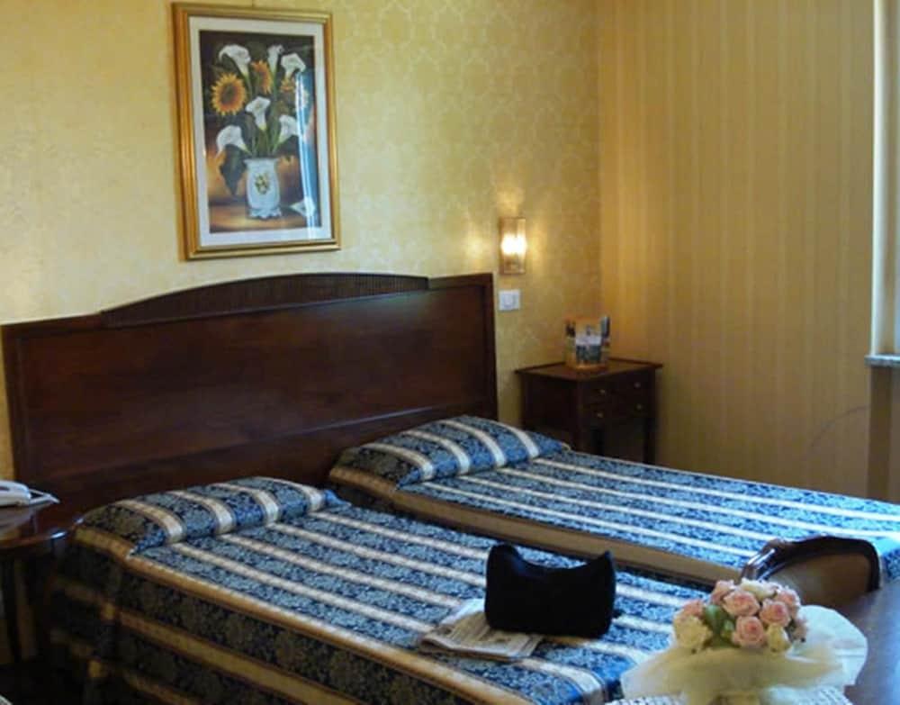 Hotel Villa Aricia 阿里恰 外观 照片